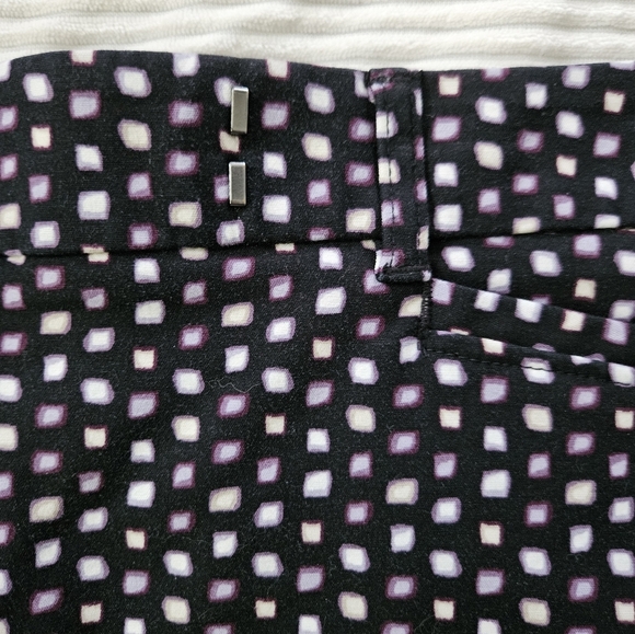 White House Black Market Polka Dot Women's Shorts. Size 4 - Picture 5 of 9